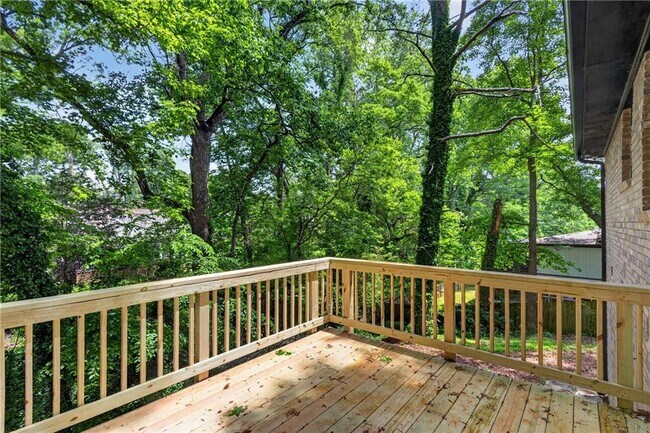 Building Photo - 2164 Riverbrook Rd