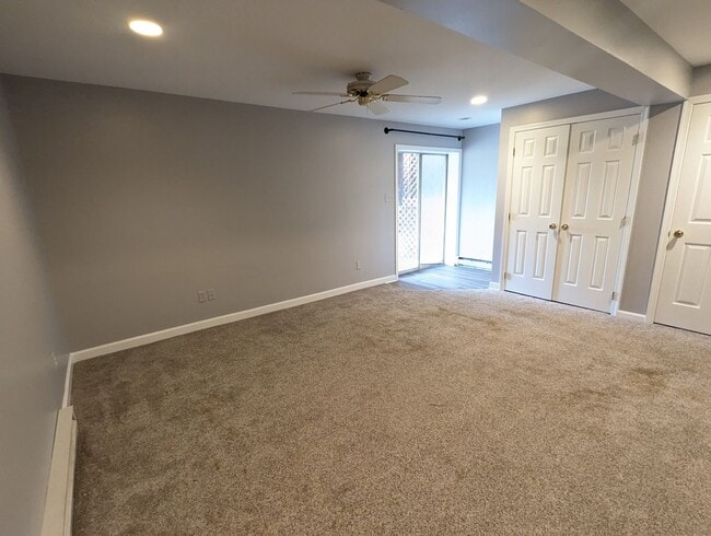 Building Photo - Beautifully maintained townhouse in establ...
