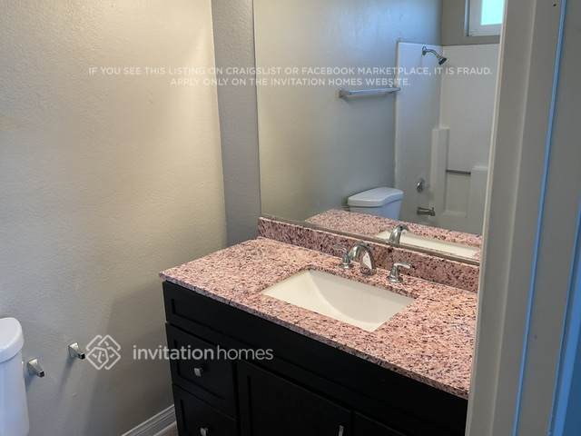 Building Photo - 14207 Woodland Dr