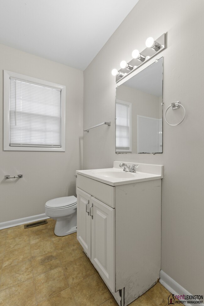 Building Photo - 203 Loch Lomond Dr