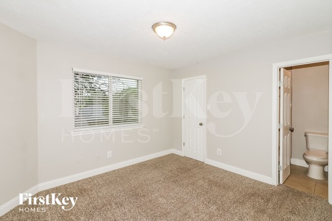 Building Photo - 2106 Hazyknoll Ln