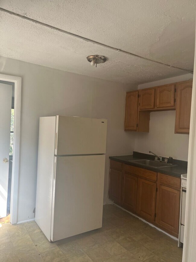 Building Photo - 2030 Wilkens Ave