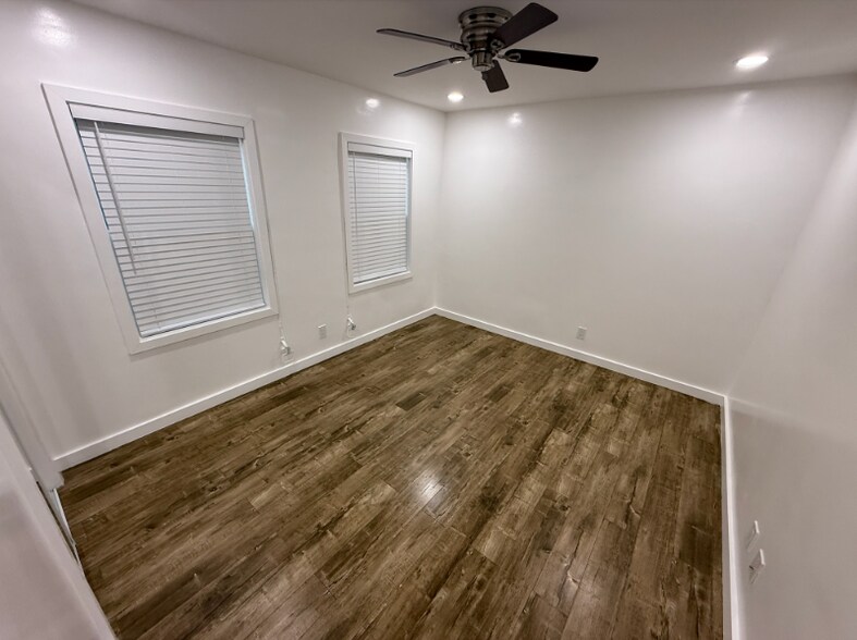 Building Photo - 317 W 76th St