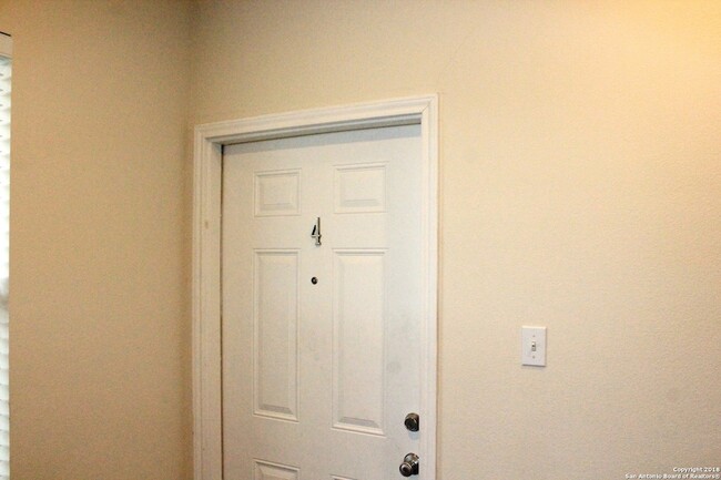 Building Photo - 810 E Ashby Pl