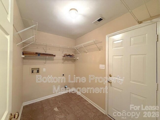 Building Photo - 9423 Fairmead Dr