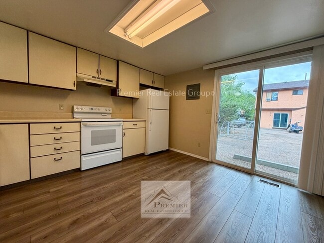 Building Photo - 1751 Shenandoah Dr