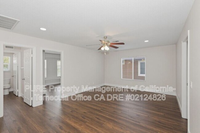 Building Photo - 29754 Maxmillian Ave