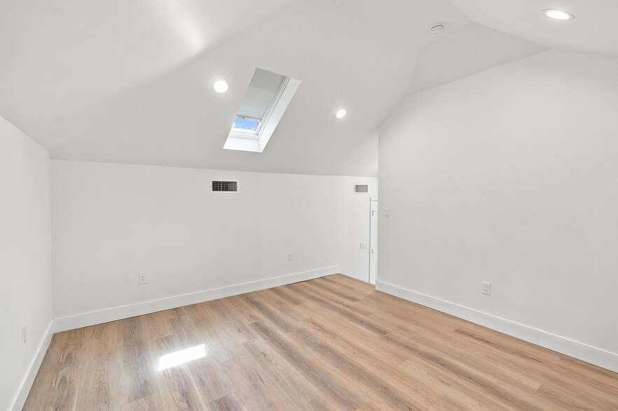 Building Photo - 3410 W 27th St
