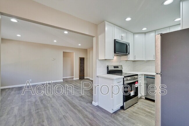 Building Photo - 685 Foxtail Dr