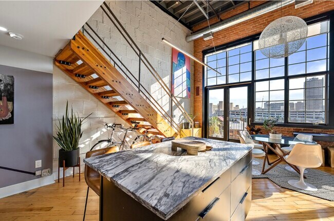 Building Photo - 2003 Brooklyn St