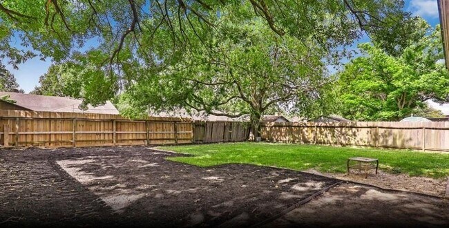 Building Photo - 7851 Battlepine Dr
