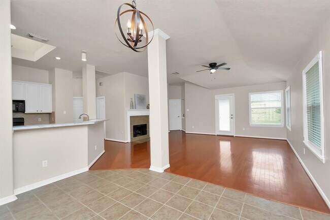Building Photo - 16510 Bluff Springs Dr