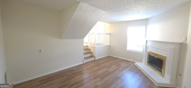 Building Photo - 330 Knoll Ridge Ct