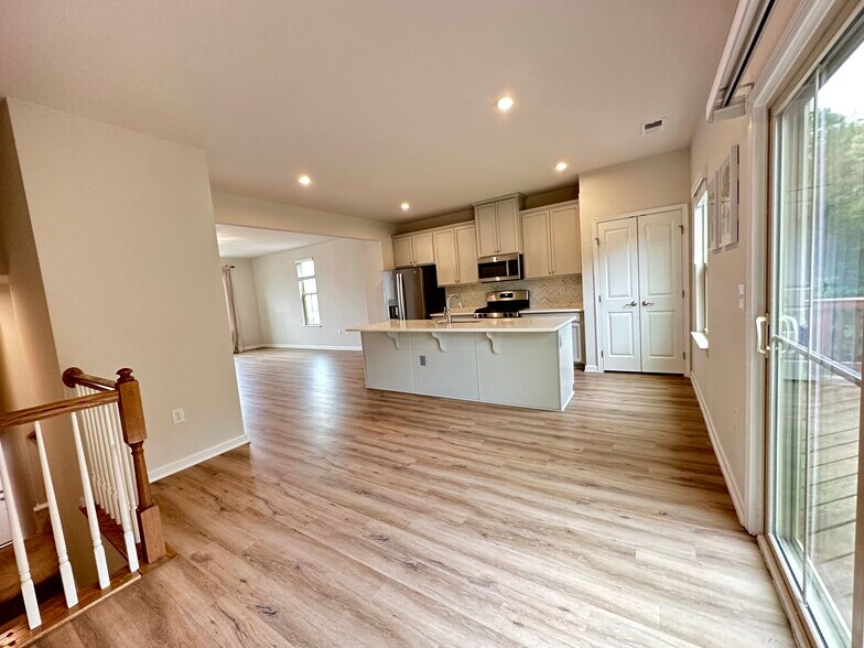 Building Photo - 742 Channing Park Cir
