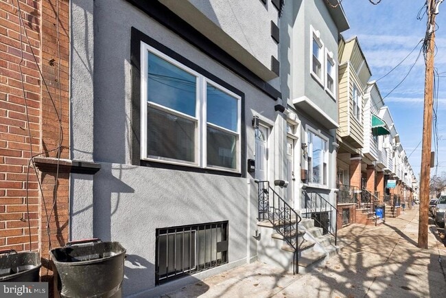 Building Photo - 2242 S Bonsall St