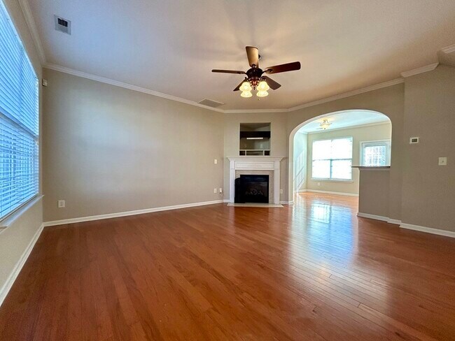 Building Photo - 1121 Drummond Ln