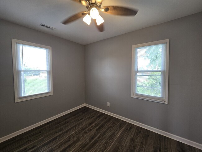 Building Photo - 9340 Moffat Ave