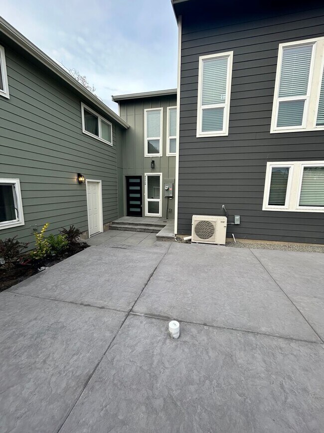 Primary Photo - 8024