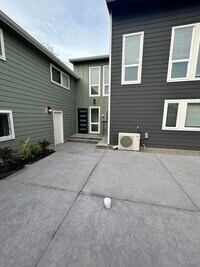 Building Photo - 8024