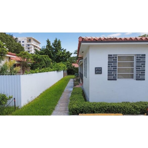 Building Photo - 2744 SW 23rd Ter