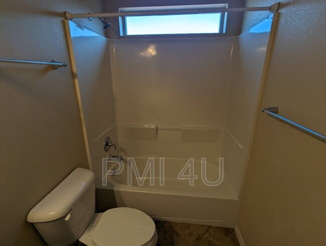 Building Photo - 2035 Ferndale Rd SE