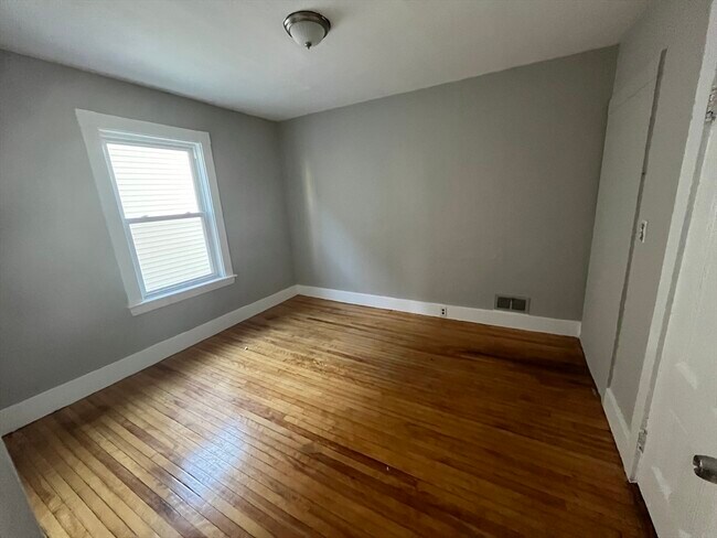 Building Photo - 70 Marianna St