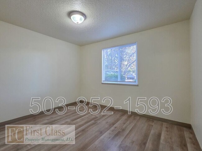 Building Photo - 20125 SW Tualatin Valley Hwy