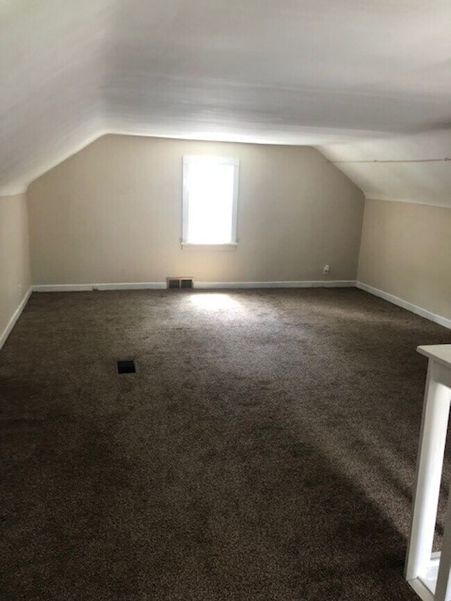 Building Photo - 2 Bedroom NE Canton House for Rent with Large Basement