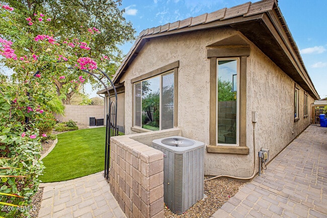 Building Photo - 3432 E Strawberry Dr