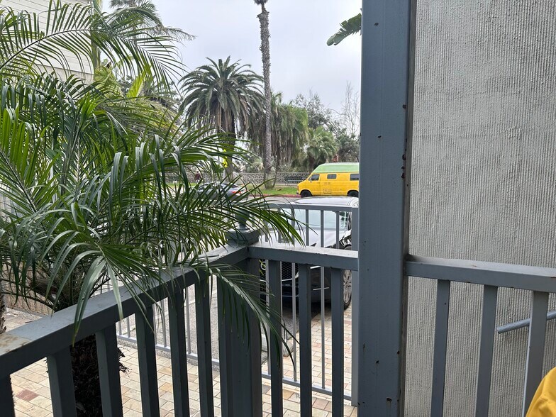 Building Photo - 2221 Ocean Ave