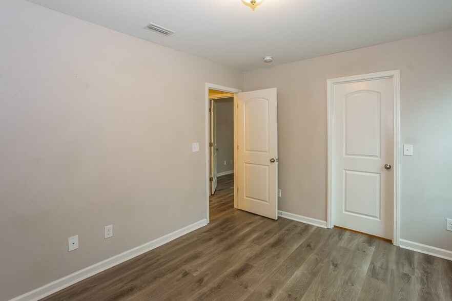 Building Photo - 1083 Manston Pl SW