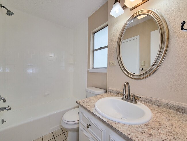 Building Photo - 2710 Quail Creek Dr