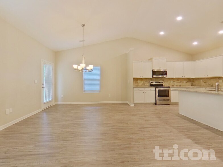 Building Photo - 216 Stone Creek Ct