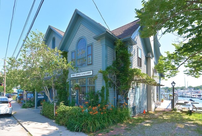 Building Photo - Winter Rental: Waterfront 3 Bed/3 Bath on Rocky Neck