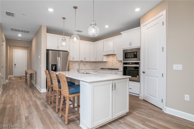 Primary Photo - 20463 Pebble Gln Dr