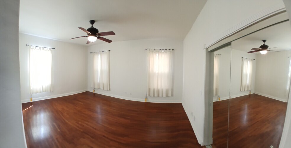 Building Photo - 320 N Sierra Bonita Ave