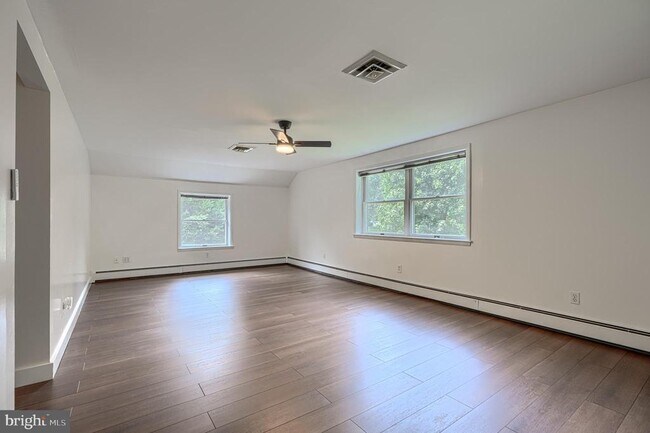Building Photo - 1703 Roland Ave
