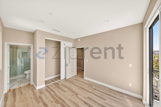 Building Photo - Unit 2