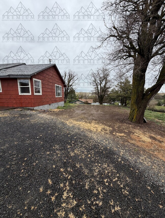 Building Photo - Cozy 2 bedroom 1 bath updated home!