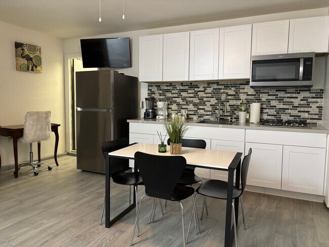 Building Photo - 6101 Wild Berry Dr