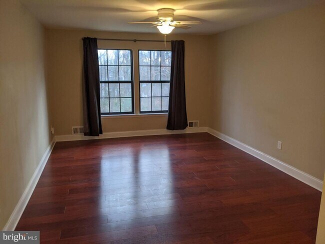 Building Photo - 94 Azalea Cir