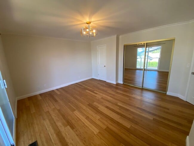 Building Photo - 2121 David Ave
