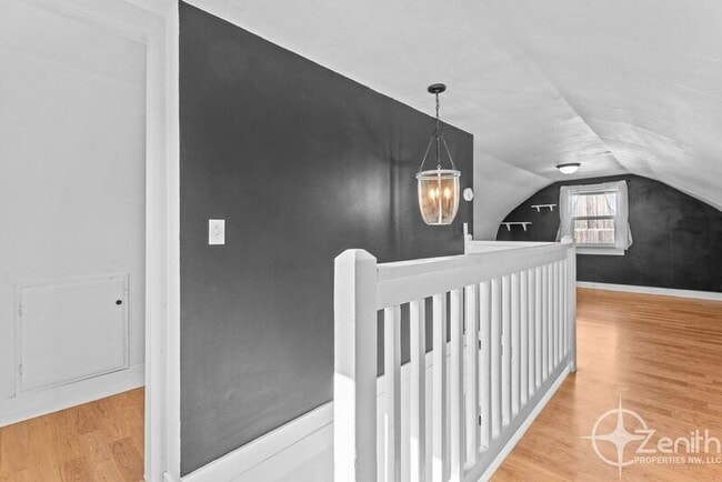 Building Photo - 427 I St