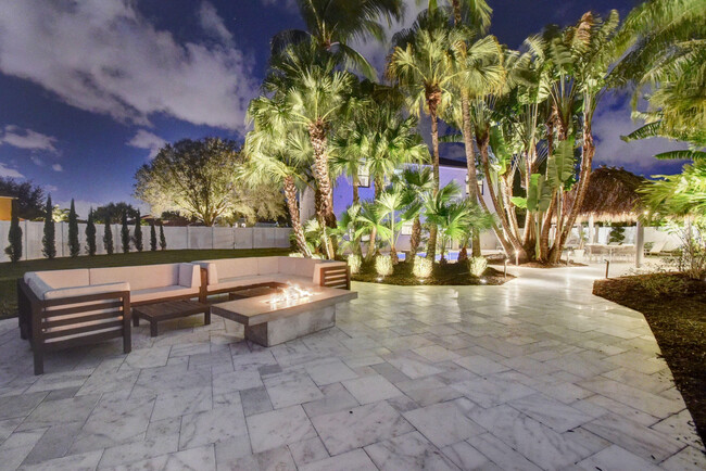 Building Photo - 6298 Sand Hills Cir