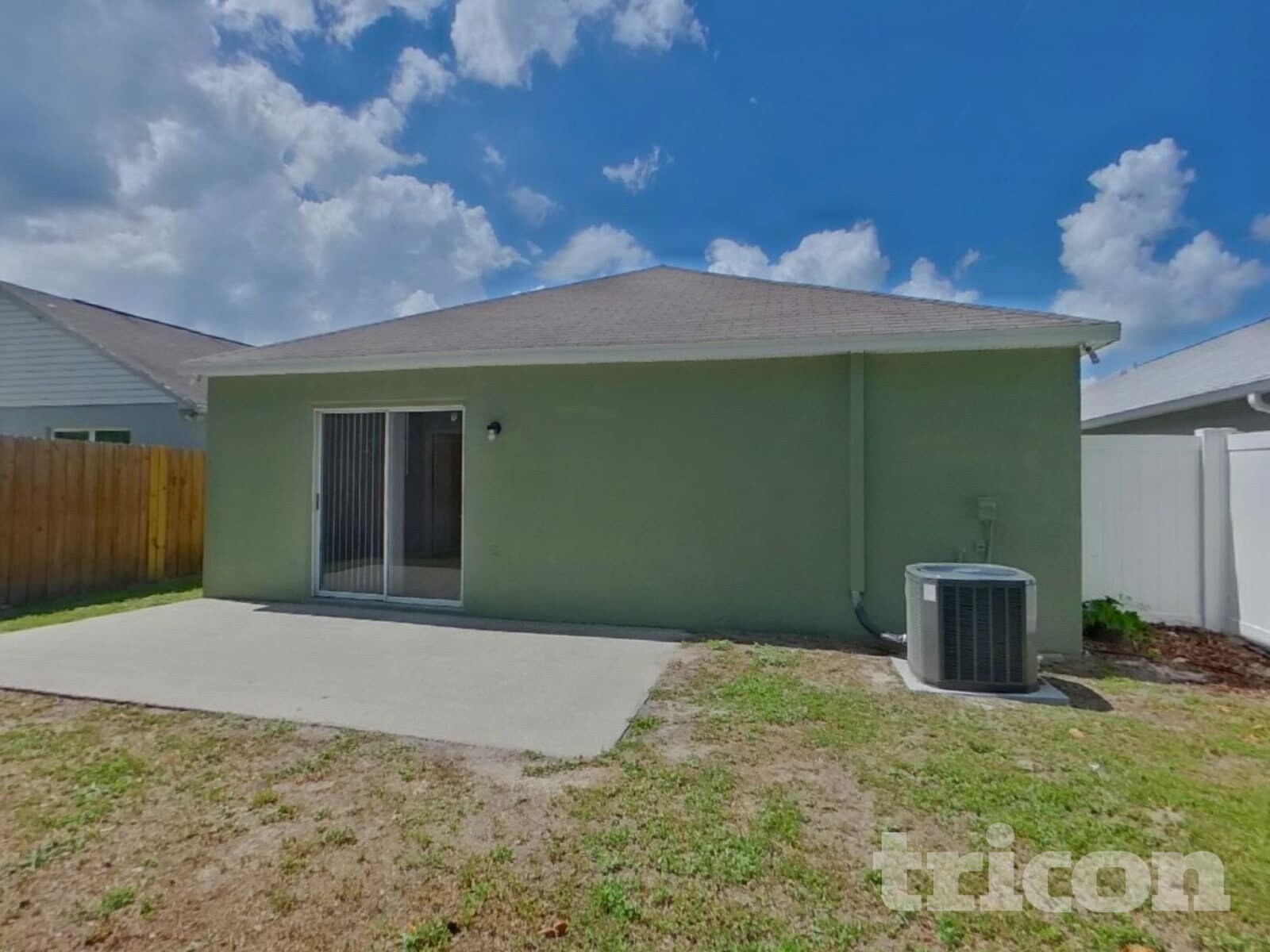 Building Photo - 5852 Lake Front Dr