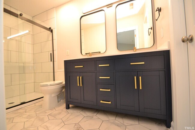 Building Photo - 701 Sutter Gate Ln