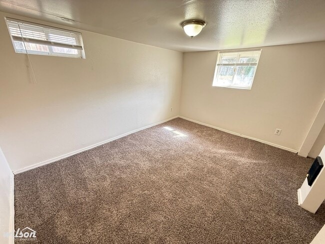 Building Photo - Spacious 3bd | 1ba House near Nob Hill Elementary School!