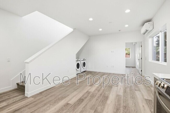 Building Photo - 6174 Dorothy Dr