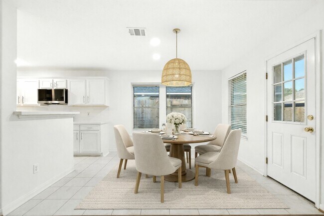 Building Photo - 2119 Hannover Way