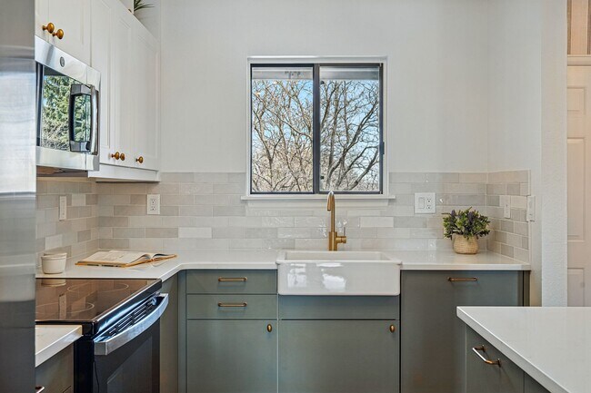 Building Photo - Sunny 2-Bed, 2-Bath Condo in Boulder’s Kin...